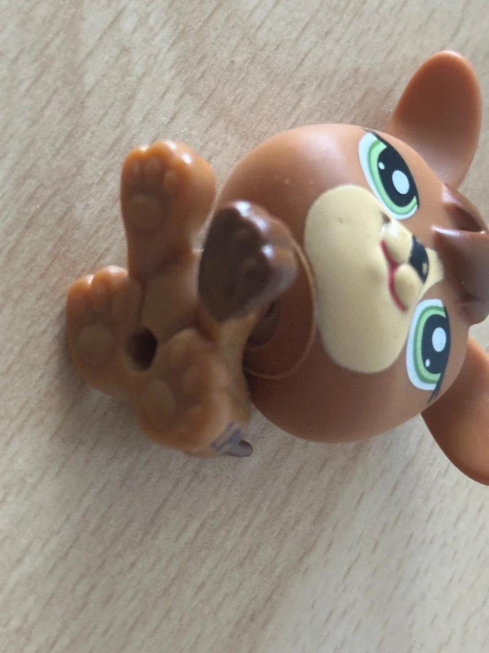 Mascota más pequeña (LPS) Perro marrón de ojos verdes y orejas grandes – photo 2